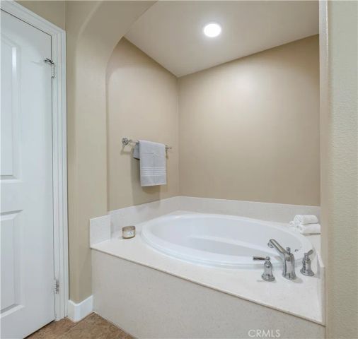 672 E Valencia 108, Anaheim, CA 92805