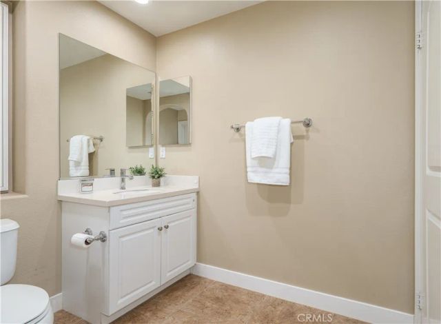 672 E Valencia 108, Anaheim, CA 92805