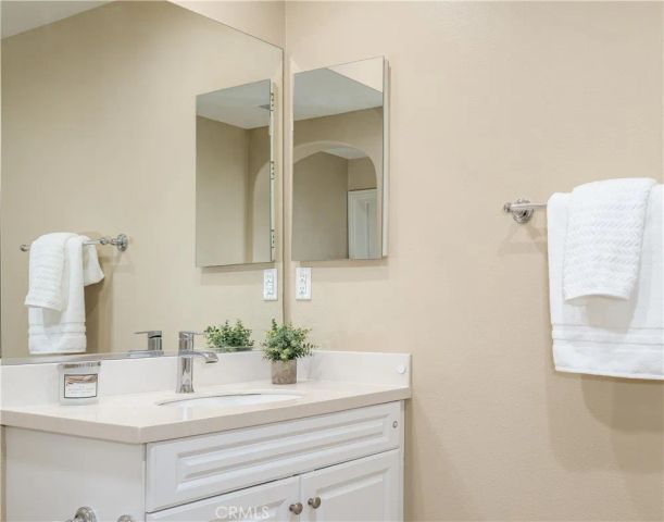 672 E Valencia 108, Anaheim, CA 92805