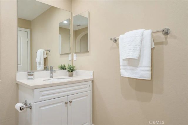 672 E Valencia 108, Anaheim, CA 92805