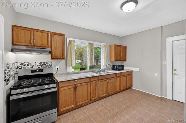 6881 Brace Street, Detroit, MI 48228