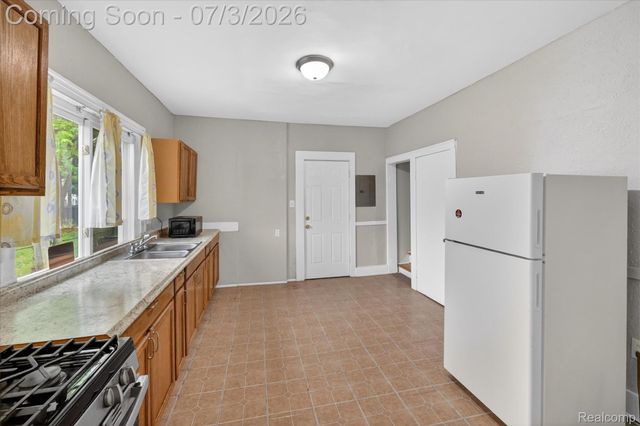 6881 Brace Street, Detroit, MI 48228