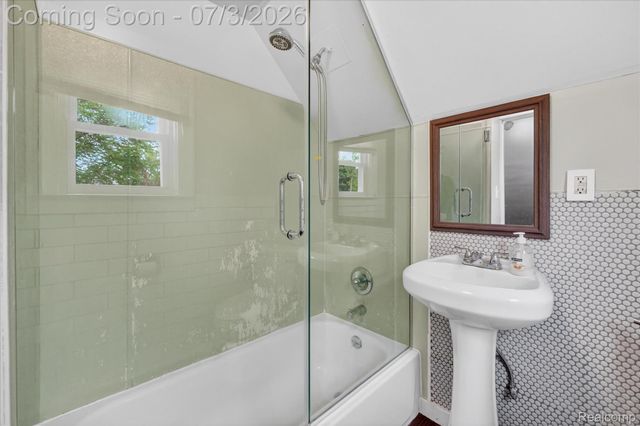 6881 Brace Street, Detroit, MI 48228