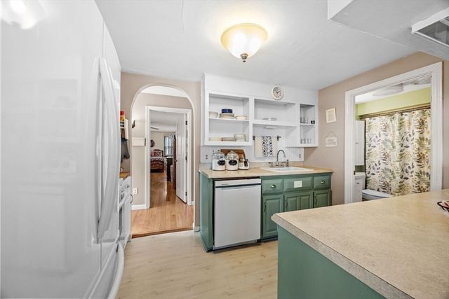 25 Clover Ln, Mashpee, MA 02649