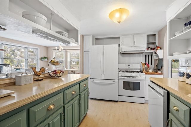 25 Clover Ln, Mashpee, MA 02649