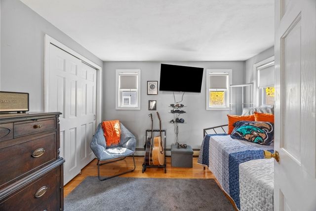 25 Clover Ln, Mashpee, MA 02649