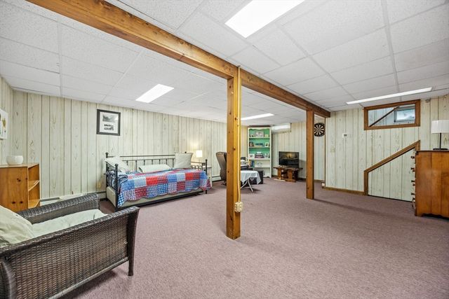 25 Clover Ln, Mashpee, MA 02649