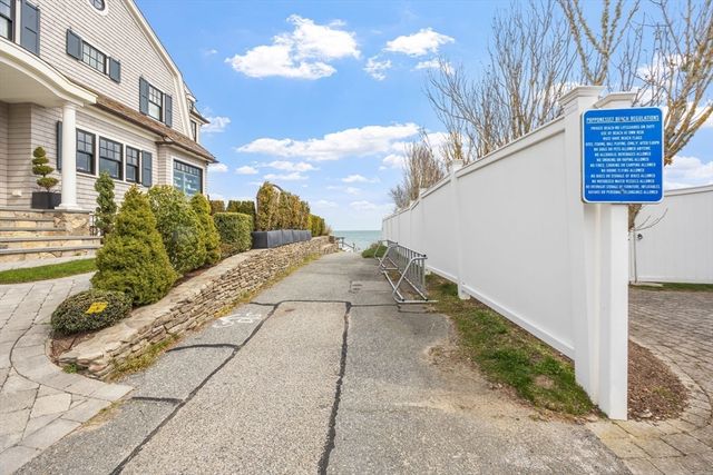 25 Clover Ln, Mashpee, MA 02649