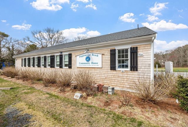 25 Clover Ln, Mashpee, MA 02649