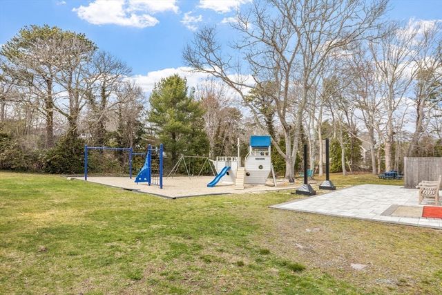 25 Clover Ln, Mashpee, MA 02649