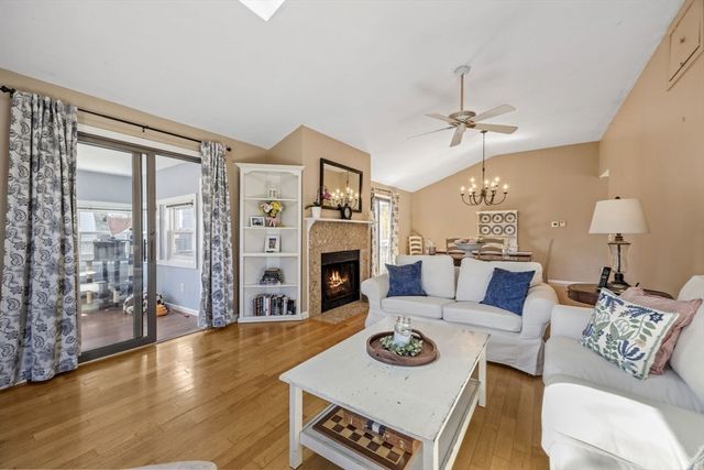 25 Clover Ln, Mashpee, MA 02649