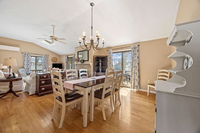 25 Clover Ln, Mashpee, MA 02649