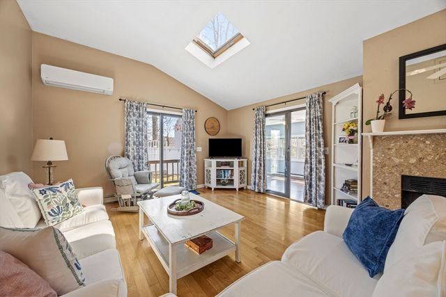 25 Clover Ln, Mashpee, MA 02649