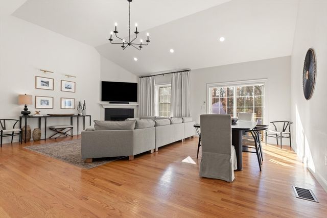 44 Methuen Road, Dracut, MA 01826