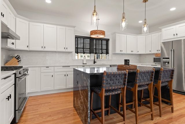 44 Methuen Road, Dracut, MA 01826