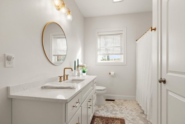 44 Methuen Road, Dracut, MA 01826