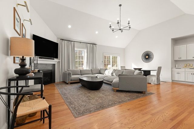 44 Methuen Road, Dracut, MA 01826