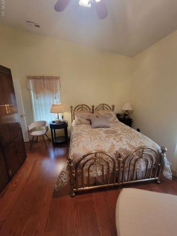 100 Crescent CT, Yorktown, VA 23693