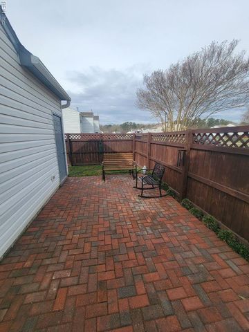 100 Crescent CT, Yorktown, VA 23693