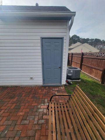 100 Crescent CT, Yorktown, VA 23693