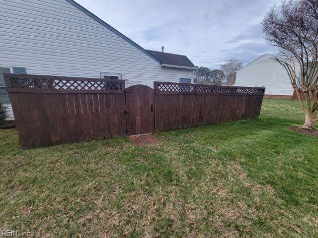 100 Crescent CT, Yorktown, VA 23693