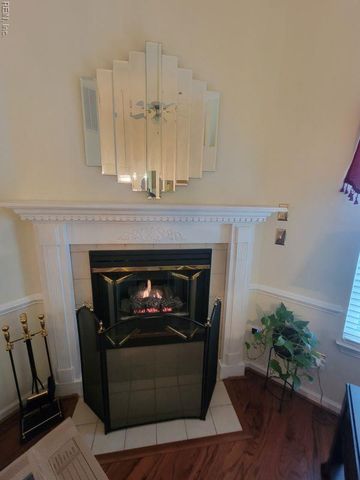 100 Crescent CT, Yorktown, VA 23693