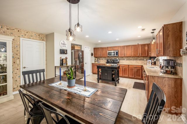 2911 Glazer Valley Court, Charlotte, NC 28214