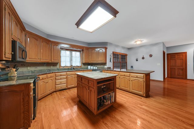 5216 EDINBURGH WAYE, Jefferson City, MO 65101