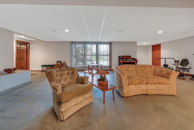 5216 EDINBURGH WAYE, Jefferson City, MO 65101