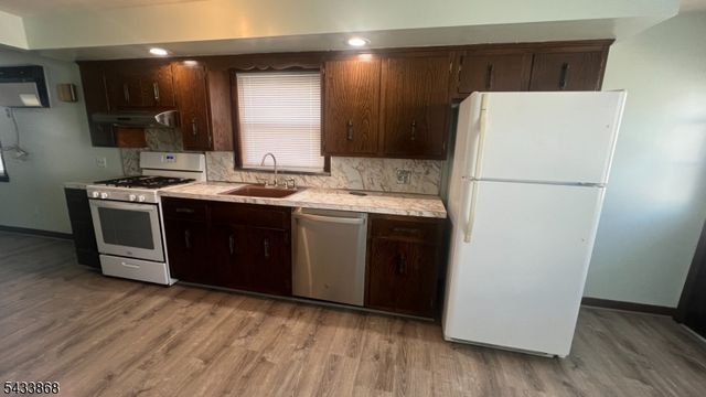 281 Main St, East Rutherford Boro, NJ 07073