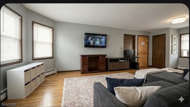 281 Main St, East Rutherford Boro, NJ 07073