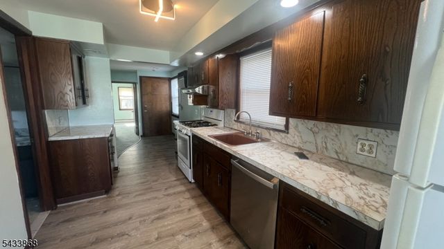281 Main St, East Rutherford Boro, NJ 07073