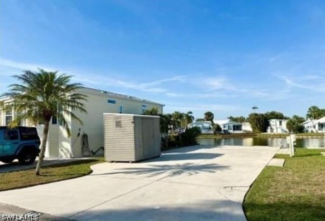 447 Cheetah DR, Naples, FL 34114
