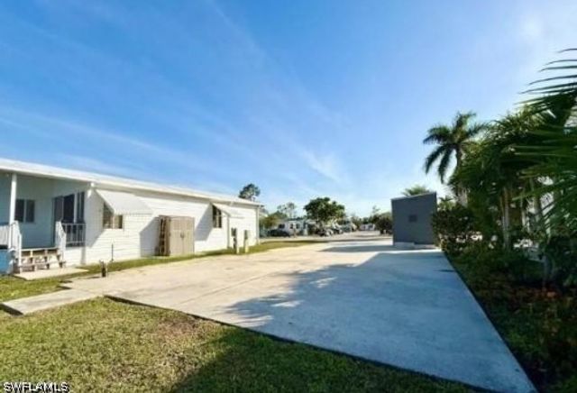 447 Cheetah DR, Naples, FL 34114