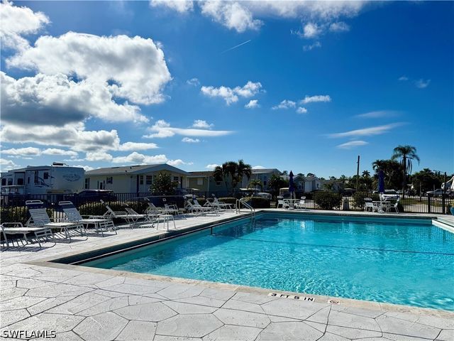 447 Cheetah DR, Naples, FL 34114