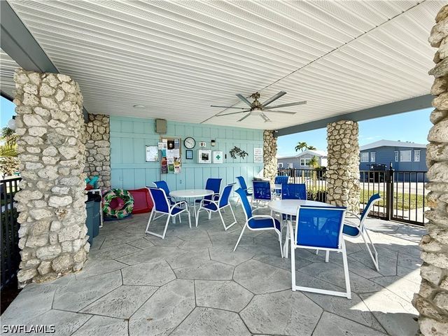 447 Cheetah DR, Naples, FL 34114