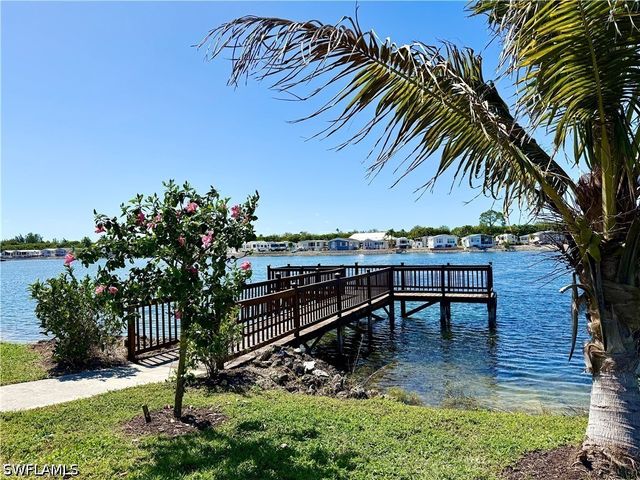 447 Cheetah DR, Naples, FL 34114