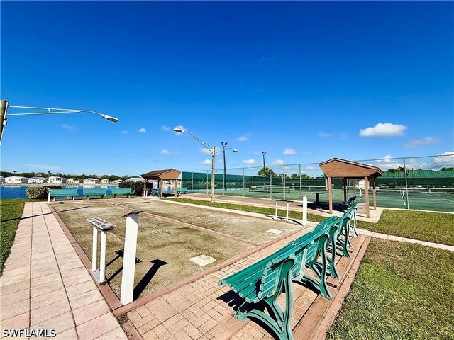 447 Cheetah DR, Naples, FL 34114