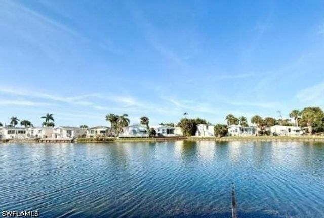 447 Cheetah DR, Naples, FL 34114