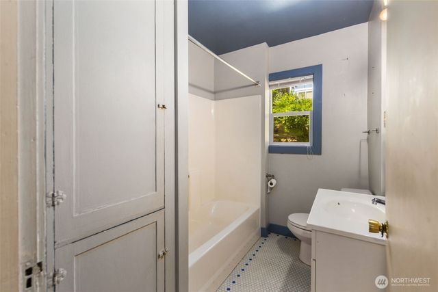 401 23rd Avenue E, Seattle, WA 98112