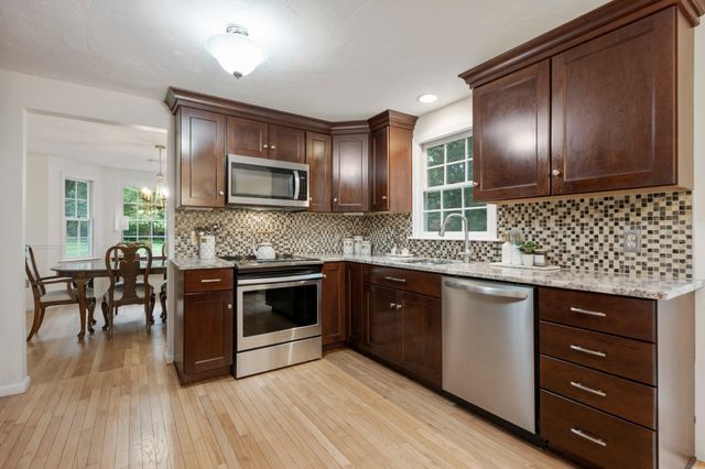 12 Jasmine Rd, Medway, MA 02053