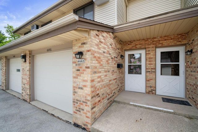 4446 S Greenridge CIRCLE, Greenfield, WI 53220