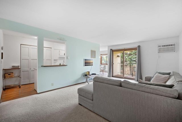 4446 S Greenridge CIRCLE, Greenfield, WI 53220