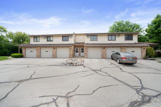 4446 S Greenridge CIRCLE, Greenfield, WI 53220