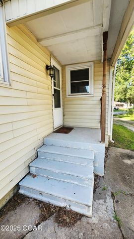 452 Fieldcrest Drive, Pittsburg, KS 66762