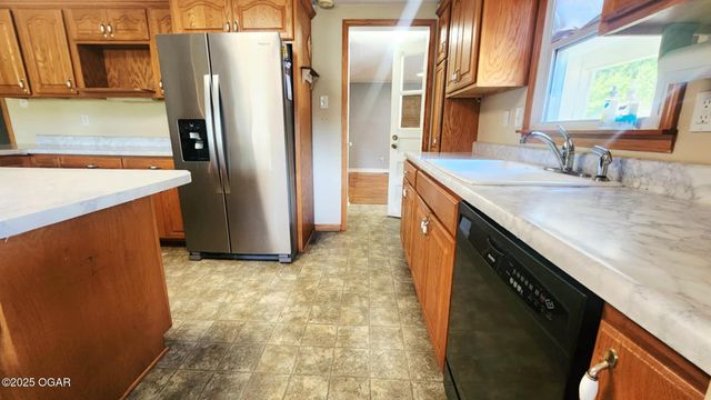 452 Fieldcrest Drive, Pittsburg, KS 66762