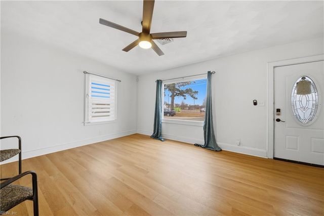 122 Grant ST, Chesapeake, VA 23320