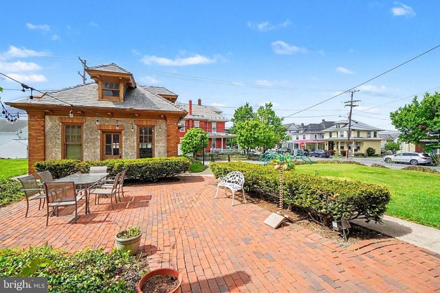231 E MAIN ST, Palmyra, PA 17078
