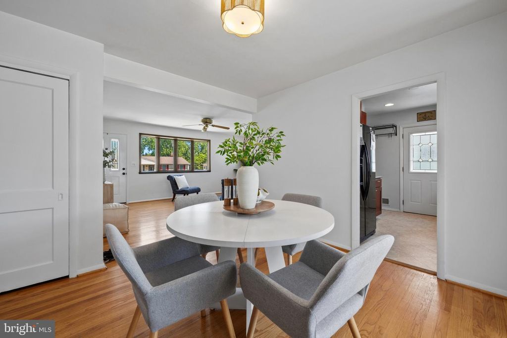 Image 10 of property listing at 8810 LAKEWOOD RD, Baltimore, MD 21234