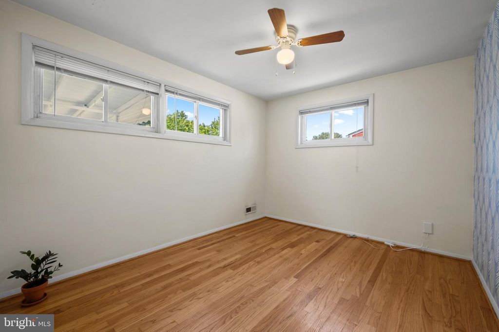Image 14 of property listing at 8810 LAKEWOOD RD, Baltimore, MD 21234